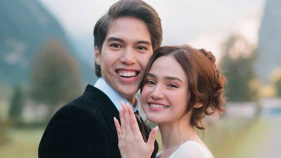 Selebritas El Rumi melamar Syifa Hadju di Swiss dengan cincin berlian yang ditaksir berharga sekitar Rp1 miliar (Dok. Instagram @elelrumi)