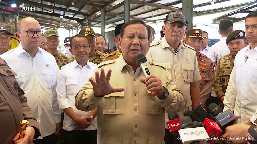Presiden Prabowo saat Penyerahan Aset Rampasan Negara dari Tambang Ilegal kepada PT Timah Tbk. di Pangkal Pinang, Senin (6/10/2025). (Youtube Setpres)