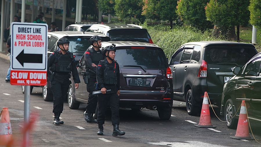 Pesan ancaman tersebut dikirim melalui aplikasi WhatsApp dan surat elektronik kepada pihak manajemen sekolah. (Bloomberg Technoz/Andrean Kristianto)