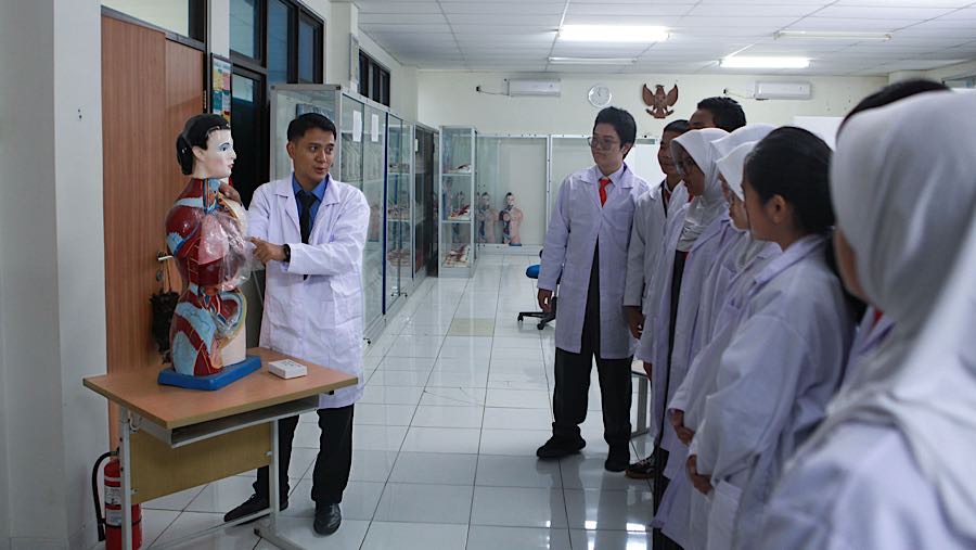 Sekolah ini menggunakan pendekatan pembelajaran berbasis science, technology, engineering, and mathematics (STEM). (Bloomberg Technoz/ Andrean)