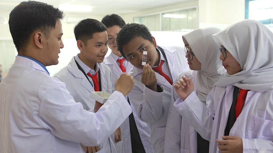 Melalui kurikulum berbasis penelitian dan teknologi, sekolah ini diharapkan dapat melahirkan inovator masa depan yang mampu menjawab tantangan zaman.