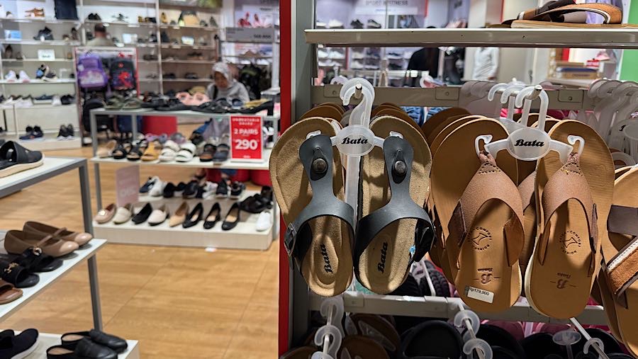 Produsen alas kaki legendaris, PT Sepatu Bata Tbk (BATA), secara resmi memutuskan untuk menghentikan produksi alas kaki. (Bloomberg Technoz/Andre)