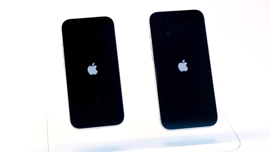 iPhone 17 Pro Max dan iPhone 17 Pro. (Eric Thayer/Bloomberg