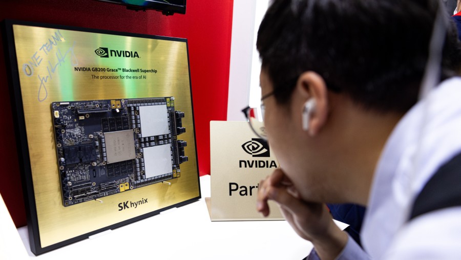 Pameran chip canggih milik Nvidia, GB200 Grace Blackwell. (Annabelle Chih/Bloomberg)