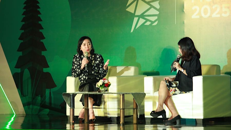 Dengan lebih dari 20.000 karyawan perempuan dan lebih dari 200 komunitas internal di Astra, Rina menekankan pentingnya membangun sistem pendukung.