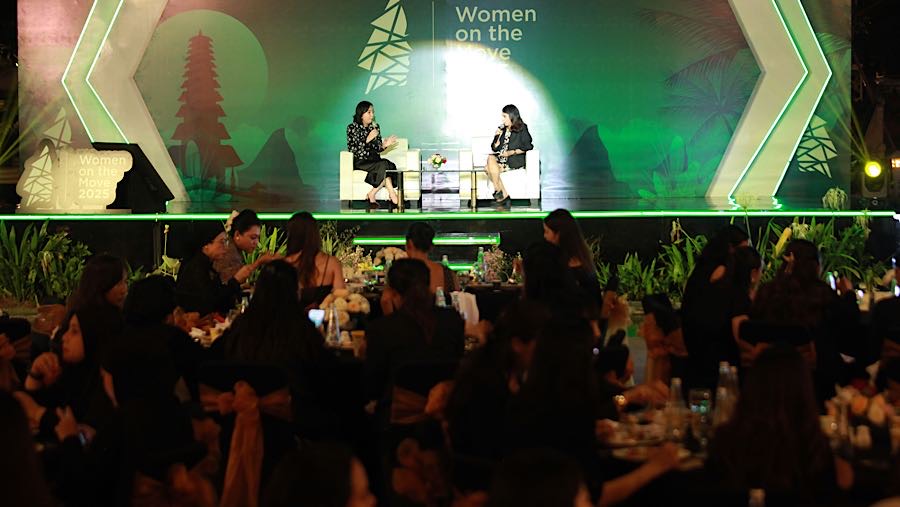 CEO Astra/Ketua Komunitas Perempuan Astra, Rina Apriyani saat Gala Dinner WOTM 2025 Fireside Chat di Bali, Sabtu (27/9/2025) (Bloomberg Technoz/Andre)