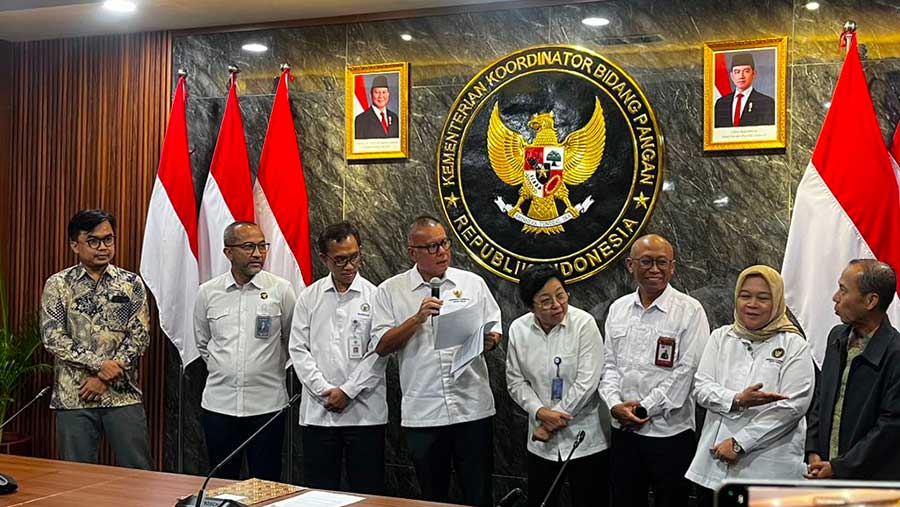 Rapat koordinasi Kemenko Pangan bersama Kementerian Kelautan dan Perikanan, BAPETEN, dan Asosiasi Udang. (Bloomberg Technoz/Merinda)