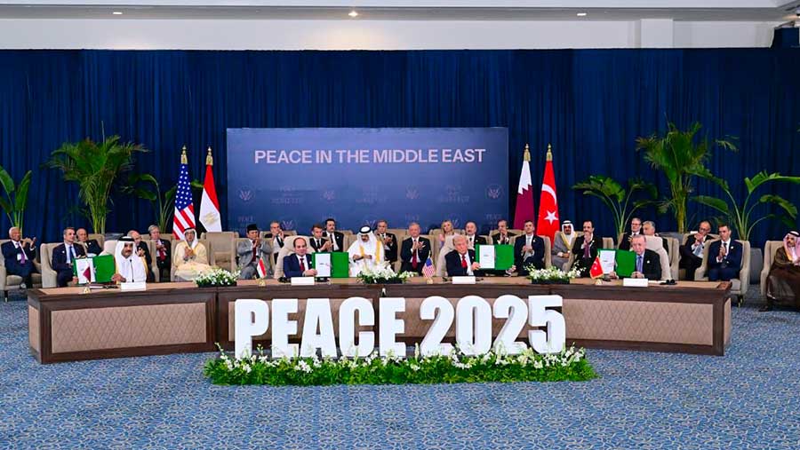 Presiden Prabowo Subianto bersama sejumlah kepala negara di KTT Perdamaian Gaza. (Dok. BPMI)