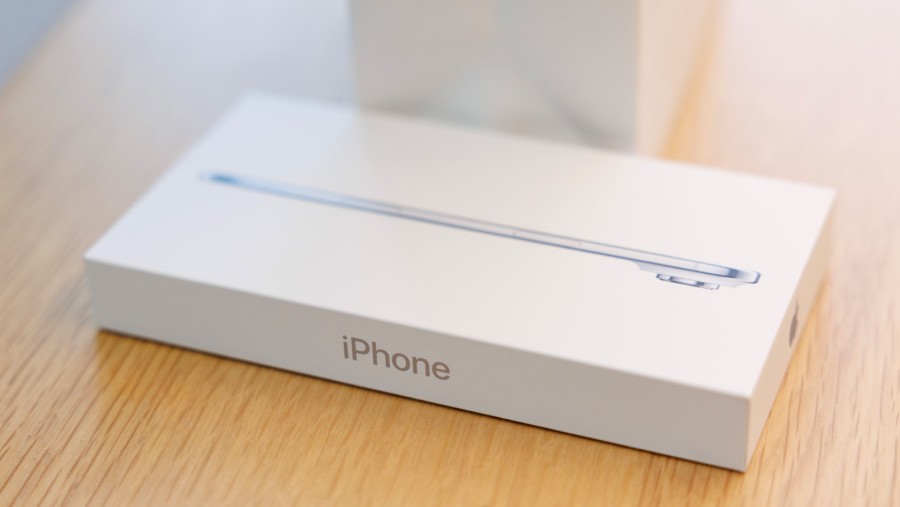 iPhone Air dalam kemasan belum dibuka. (Eric Thayer/Bloomberg)