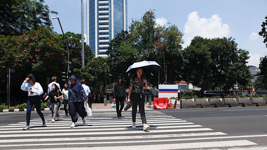 BMKG, bahwa cuaca panas ekstrem diperkirakan akan berakhir pada akhir Oktober 2025. (Bloomberg Technoz/Andrean Kristianto)