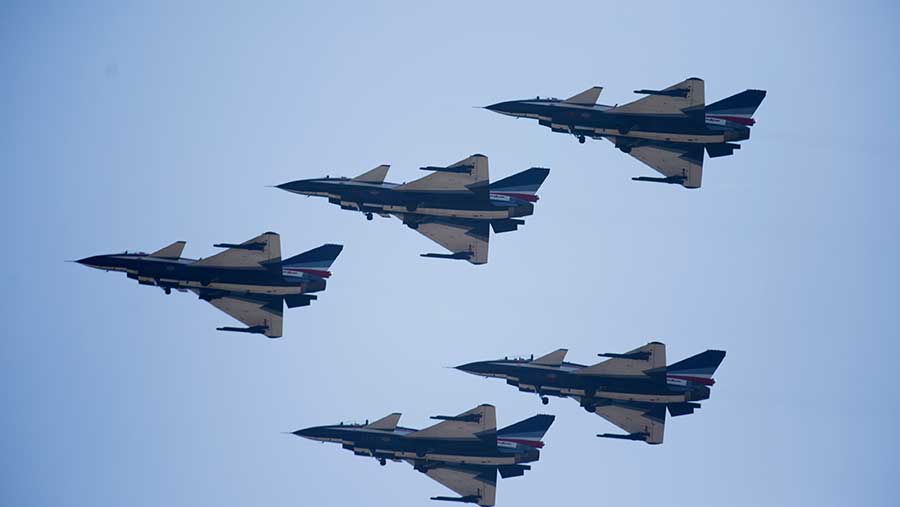 Pesawat Tempur China J-10 (Brent Lewin/Bloomberg)