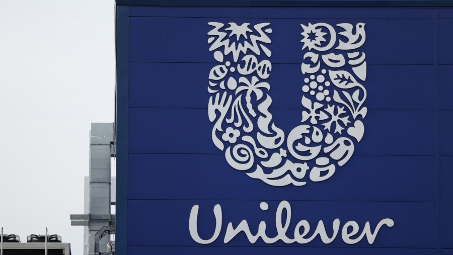 Ilustrasi Univeler. (Hollie Adams/Bloomberg)