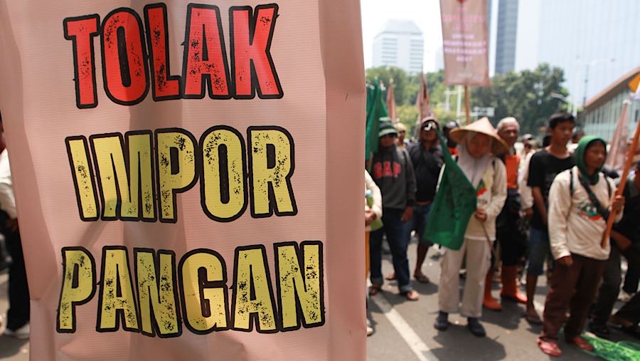 Aksi ini digelar dalam rangka memperingati Hari Pangan Sedunia yang jatuh pada 16 Oktober 2025. (Bloomberg Technoz/Andrean Kristianto)