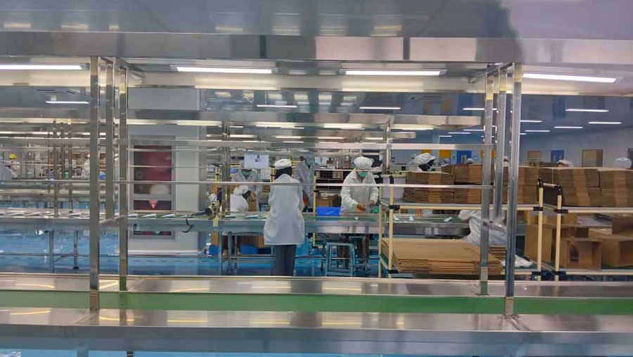 Pabrik PT NAYUE  di Cikarang, Jawa Barat, Rabu (15/10). (Bloomberg Technoz/Dinda Decembria)