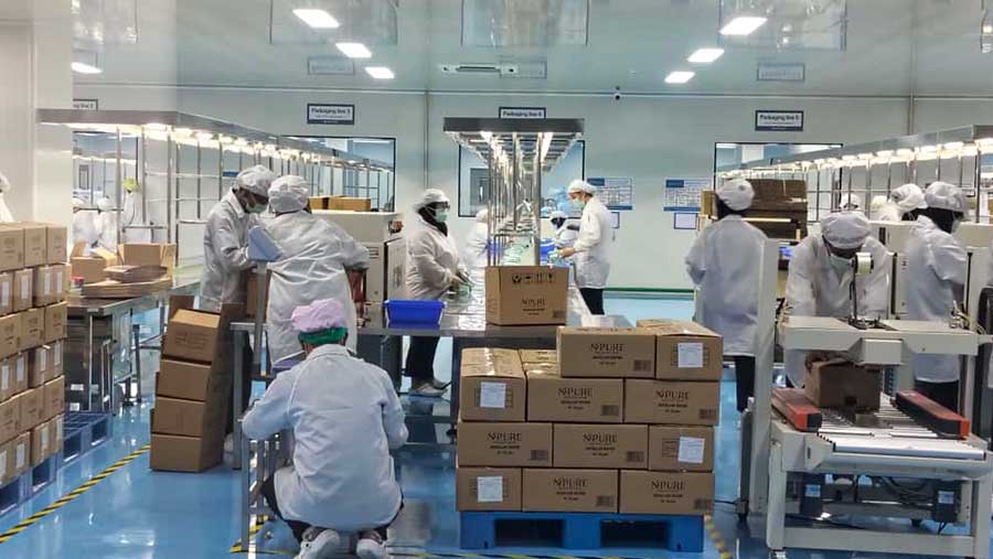 Pabrik PT NAYUE  di Cikarang, Jawa Barat, Rabu (15/10). (Bloomberg Technoz/Dinda Decembria)