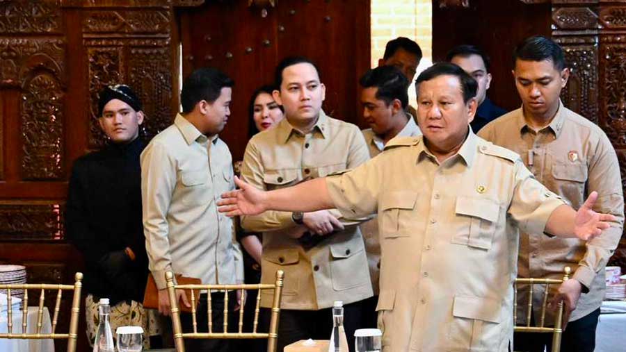 Presiden Prabowo Subianto gelar rapat kabinet terbatas dengan sejumlah pejabat Kabinet Merah Putih soal DHE dan Pupuk. (Dok BPMI)