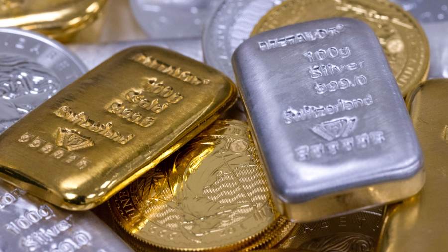 Emas dan Perak. (Dok: Chris Ratcliffe/Bloomberg)