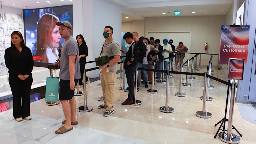 Selain di iBox pembeli iPhone 17 juga ramai di Digimap, Grand Indonesia, Jakarta. (Bloomberg Technoz/Andrean Kristianto)