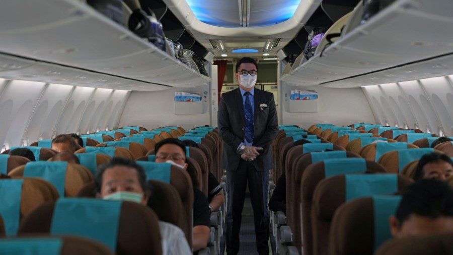 Suasana kabin pesawat komersial Garuda Indonesia. (Bloomberg)