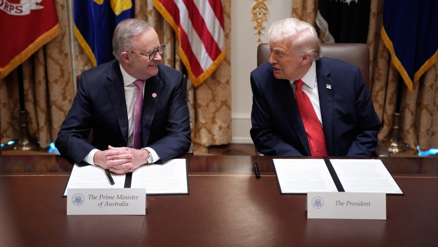 Donald Trump dan Anthony Albanese di Washington, DC pada 20 Oktober. (Fotografer: Yuri Gripas/Abaca/Bloomberg)