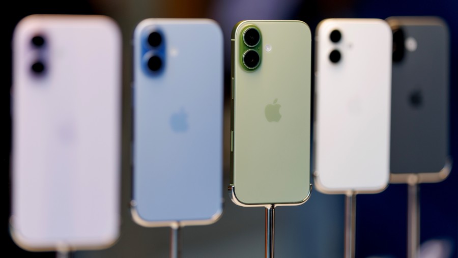 iPhone 17. (Eric Thayer/Bloomberg)