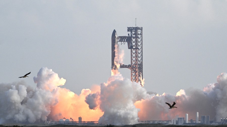 Misi ruang angkasa NASA dalam upaya mendaratkan manusia ke Bulan. (Bloomberg)