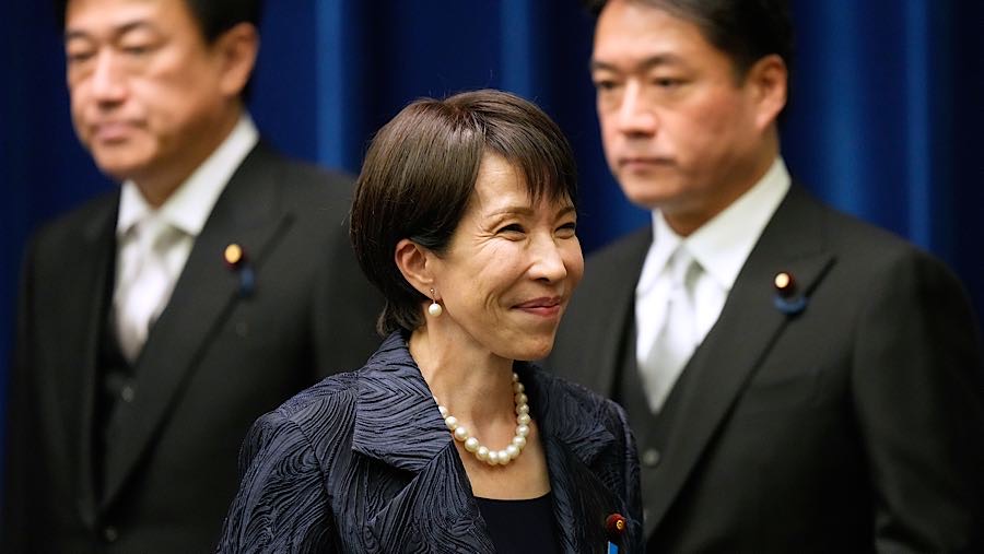 PM Jepang, Sanae Takaichi, usai konferensi pers di kantor perdana menteri di Tokyo, Jepang, Selasa (21/10/2025). (Eugene Hoshiko/AP/Bloomberg)