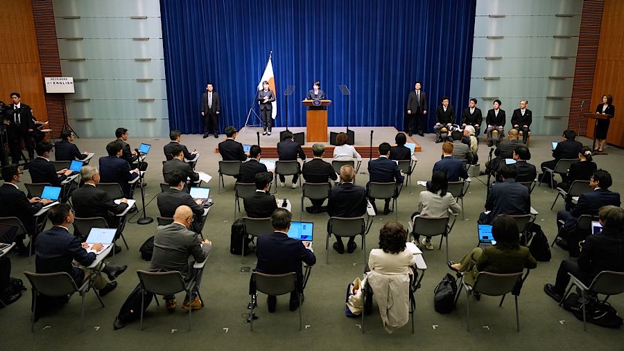 Sanae Takaichi menjadikannya perempuan pertama yang menduduki jabatan tertinggi di pemerintahan negara tersebut. (Eugene Hoshiko/AP/Bloomberg)