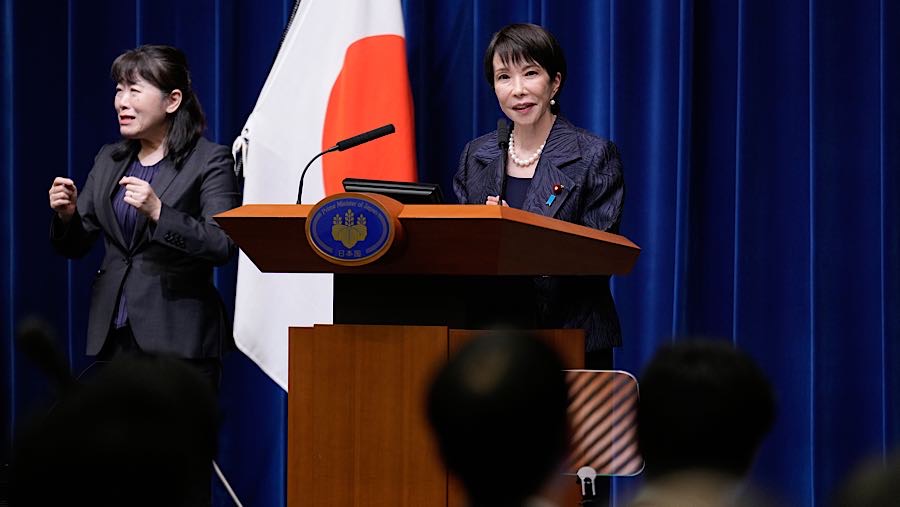 PM Jepang, Sanae Takaichi, saat konferensi pers di kantor perdana menteri di Tokyo, Jepang, Selasa (21/10/2025). (Eugene Hoshiko/AP/Bloomberg)