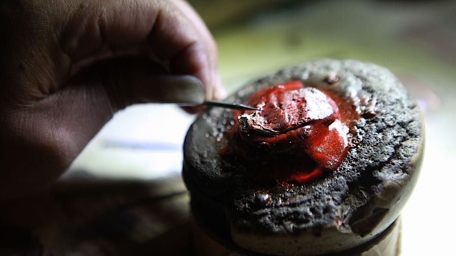 Banyak investor pemula memilihnya karena dinilai rendah risiko dan stabil. (Bloomberg Technoz/Andrean Kristianto)