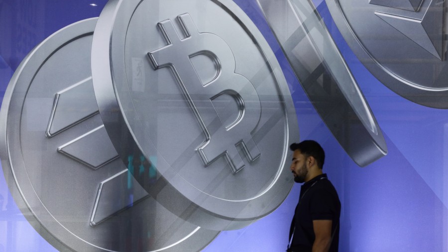 Pengunjung pada konferensi Token2049  di Singapura. (Suhaimi Abdullah/Bloomberg)