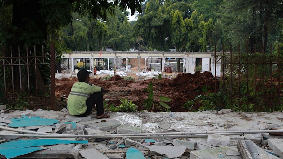 Tindakan pembongkaran ini berkaitan dengan rencana pembangunan Taman Bendera Pusaka.  (Bloomberg Technoz/Andrean Kristianto)
