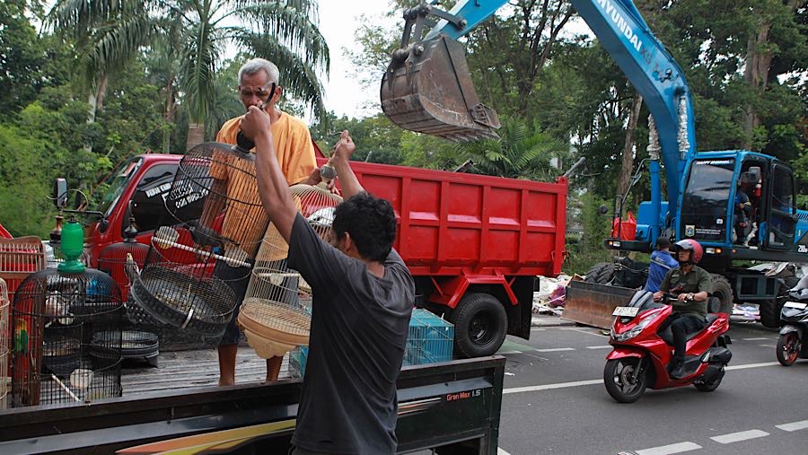 Diketahui, terdapat sekitar 137 pedagang yang selama ini berjualan di Pasar Hewan Barito. (Bloomberg Technoz/Andrean Kristianto)