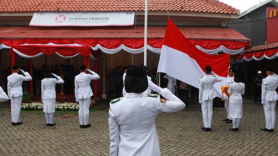 Museum Sumpah Pemuda menyelenggarakan upacara dalam rangka memperingati 97 tahun Sumpah Pemuda.  (Bloomberg Technoz/Andrean Kristianto)