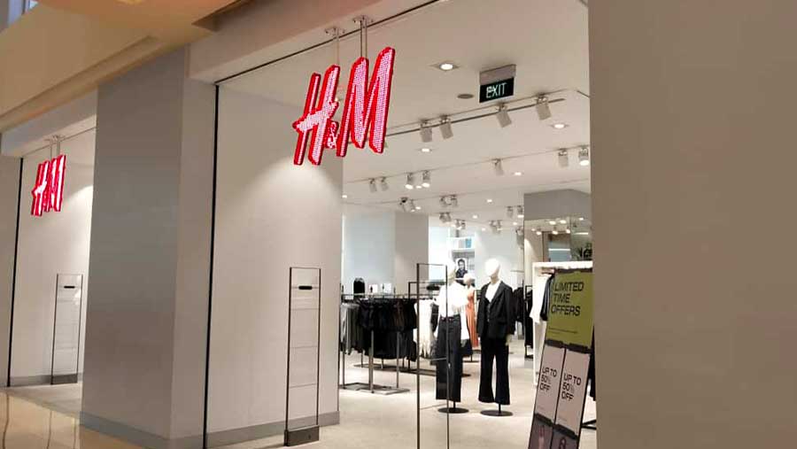 H&M Plaza Indonesia sudah tutup (Bloomberg Technoz/Dinda Decembria)