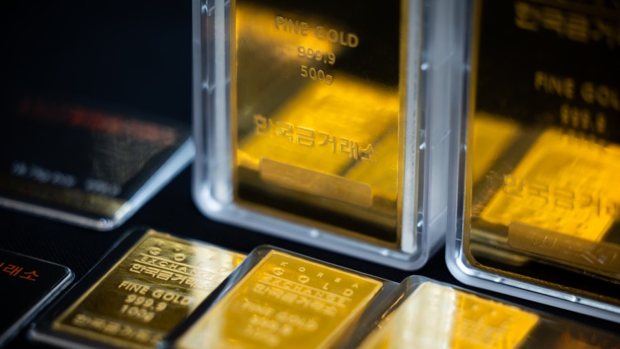 Logam emas batangan. (Bloomberg)
