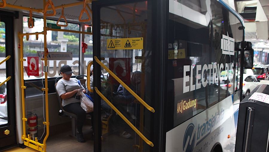 Pramono mengklaim saat ini subsidi per tiket Transjakarta sudah mencapai lebih dari Rp9.000. (Bloomberg Technoz/Andrean Kristianto)