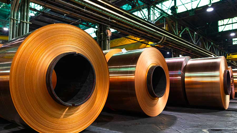 Harga tembaga capai rekor tertinggi, pasokan terhambat, dan dipicu defisit (Bloomberg)