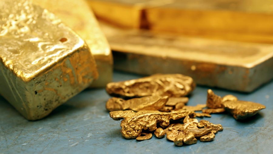 Ilustrasi emas batangan. (Bloomberg)