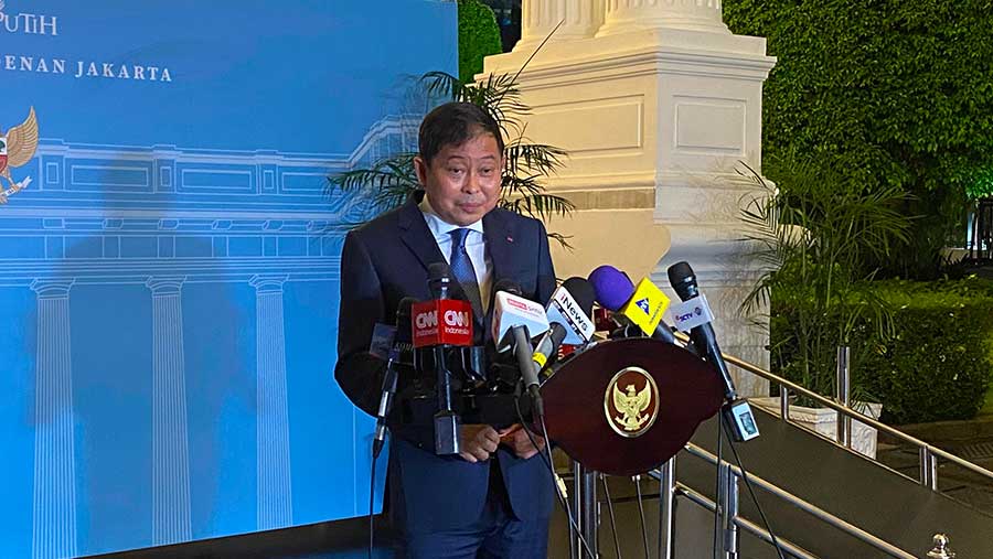 Ignasius Jonan di Istana (3/11/2025). (Bloomberg Technoz/Dovana Hasiana)