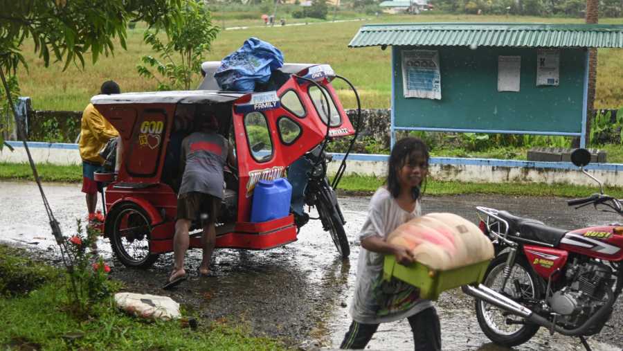 Topan Kalmaegi membawa hujan deras hingga banjir bandang di Filipina (4/11/2025). (Bloomberg)
