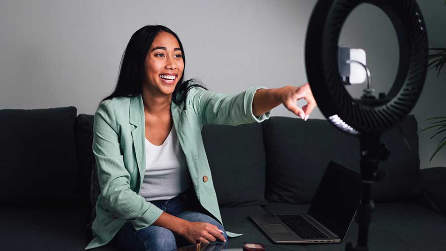 Ilustrasi Influencer (Envato)