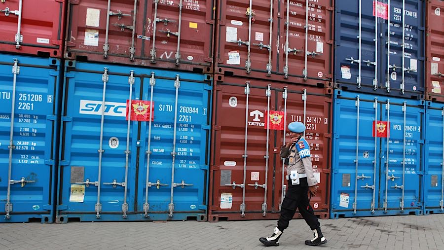 Total produk yang disita bernilai mencapai sekitar Rp28 miliar pada periode 20-25 Oktober lalu. (Bloomberg Technoz/Andrean Kristianto)