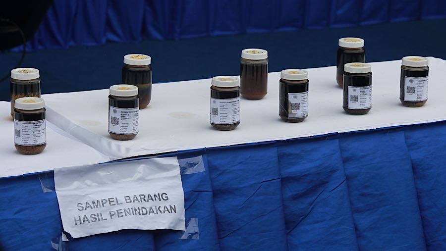 Istilah ini juga dapat merujuk pada produk sampingan dari proses pengolahan minyak, seperti asam lemak bebas atau Fatty Acid Methyl Ester (FAME).