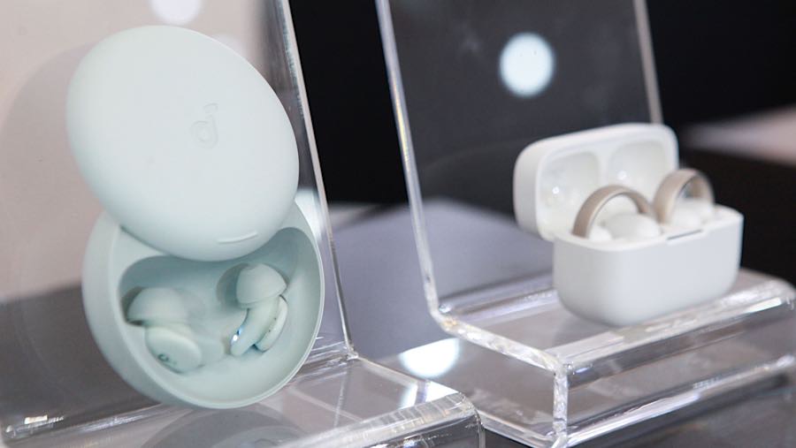 Lini soundcore juga memperkenalkan kembali dua produk unggulan seperti soundcore Sleep A30 dan soundcore AeroClip dengan AeroOpen™ Design.