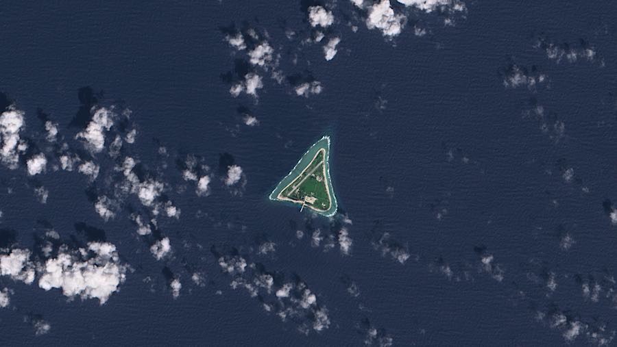 Penampakan satelit Pulau Minamitorishima.
(Gallo Images/Orbital Horizon/Copernicus Sentinel Data 2024/Getty Images via Bloomberg)