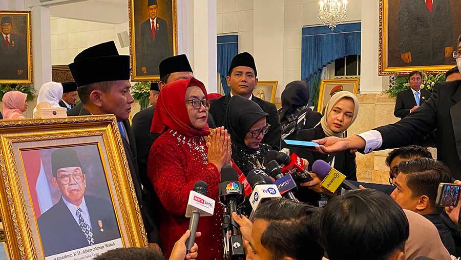 Perwakilan keluarga Marsinah mengikuti penetapan 10 calon pahlawan nasional di Istana Merdeka, Senin (10/11/2025). (Bloomberg Technoz/Dovana Hasiana)