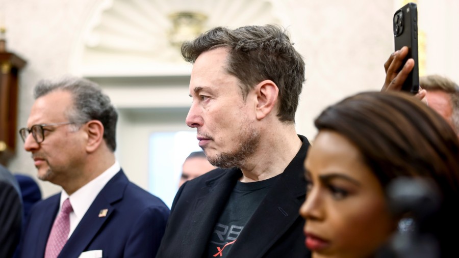 Elon Musk di Ruang Oval Gedung Putih di Washington DC. (Jim Lo Scalzo/EPA/Bloomberg)