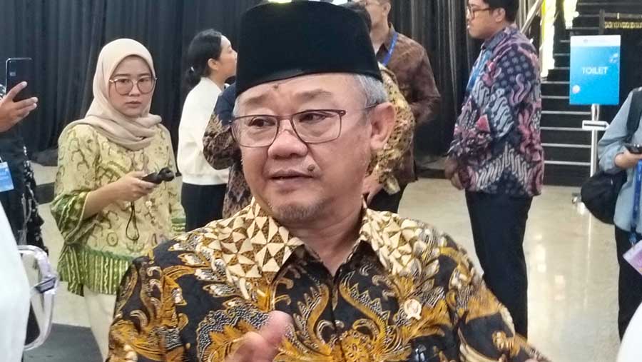 Prof Abdul Mu'ti, di Gedung Kemendikdasmen, Selasa (11/11). (Bloomberg Technoz/Dinda Decembria)