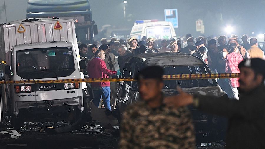 Ledakan terjadi di dalam mobil yang sedang melaju sekitar pukul 7 malam waktu setempat pada Senin. (Prakash Singh/Bloomberg)